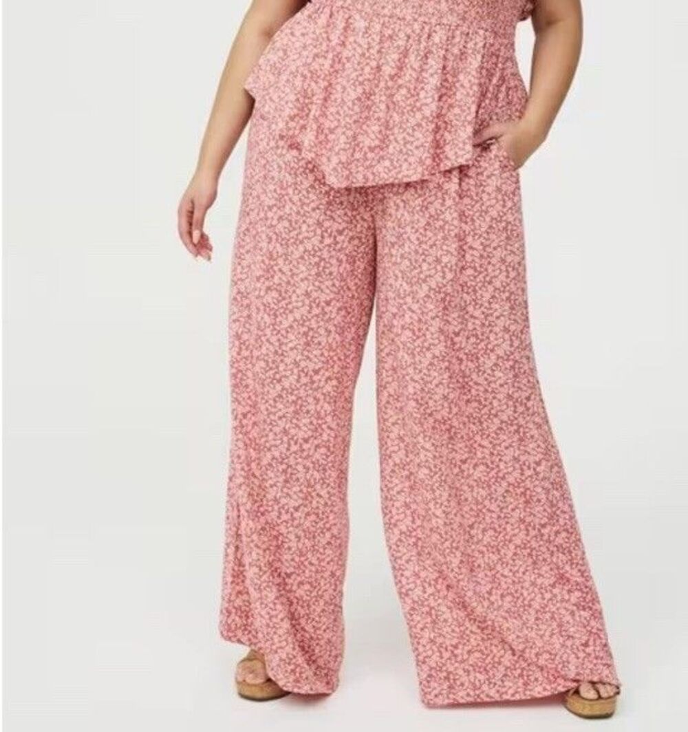 Torrid Pants 2R / 2X Wide Leg Ditsy Floral Gauze Pink Pull On High Rise